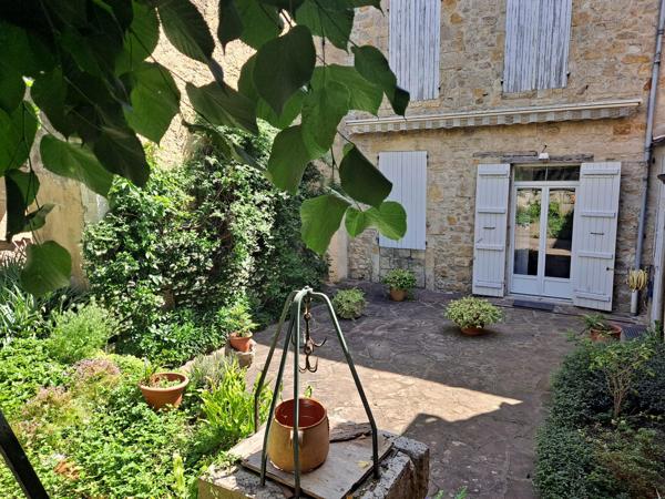 Grande Maison en Pierre avec Jardin et Garage en Hyper Centre de Condom