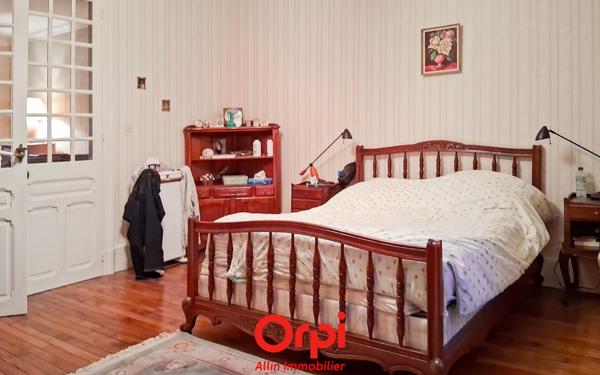 Maison à vendre    5 pièces • 175,39 m2 Commentry