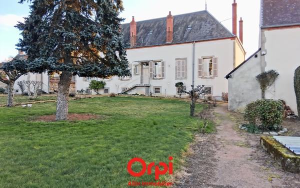 Maison à vendre    5 pièces • 175,39 m2 Commentry