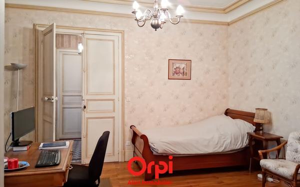 Maison à vendre    5 pièces • 175,39 m2 Commentry