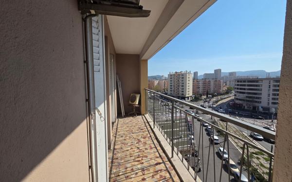 Appartement à vendre    4 pièces • 70,06 m2 Marseille 9