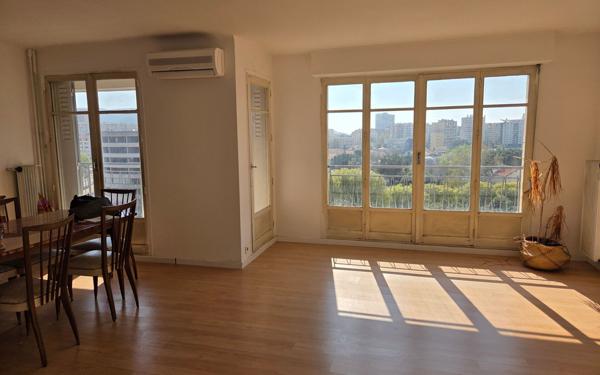 Appartement à vendre    4 pièces • 70,06 m2 Marseille 9