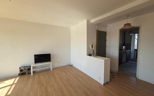 Appartement à vendre    4 pièces • 70,06 m2 Marseille 9