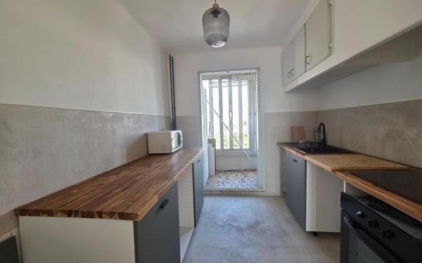 Appartement à vendre    4 pièces • 70,06 m2 Marseille 9