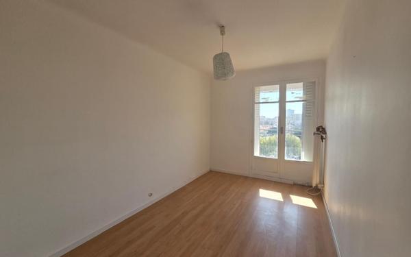 Appartement à vendre    4 pièces • 70,06 m2 Marseille 9