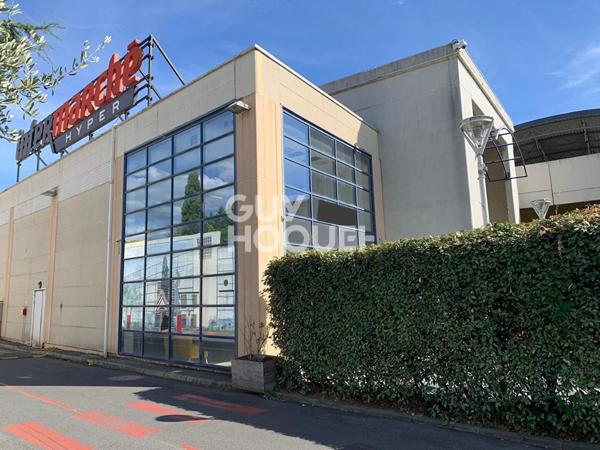 LOCAL ENTREE HYPERMARCHE : IDEAL RESTAURATION !