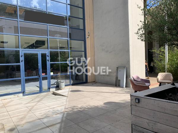 LOCAL ENTREE HYPERMARCHE : IDEAL RESTAURATION !