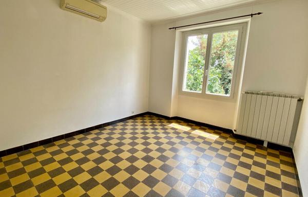 VILLA 80M2- 2 NIVEAUX -TERRAIN 1150M2- PROCHE CENTRE