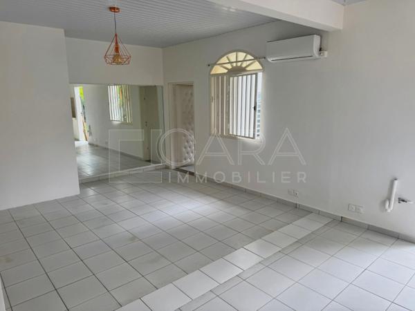 Location Appartement 4 Pièce(s) MATOURY (97351) 907 €