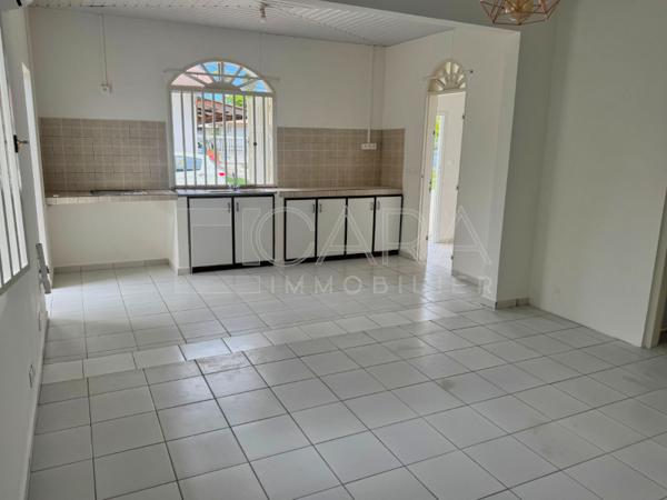 Location Appartement 4 Pièce(s) MATOURY (97351) 907 €
