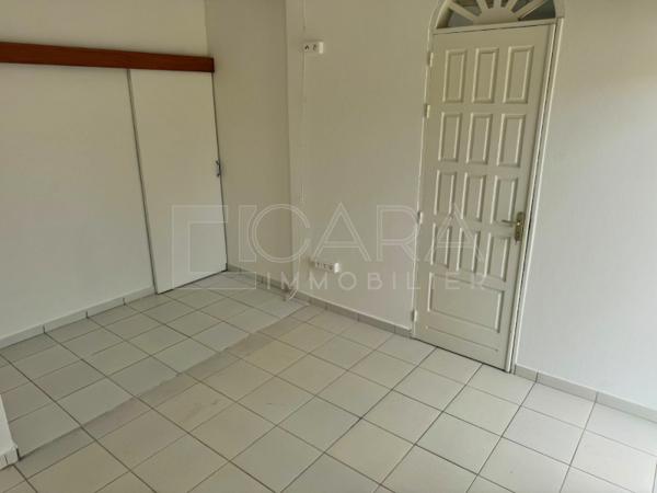 Location Appartement 4 Pièce(s) MATOURY (97351) 907 €