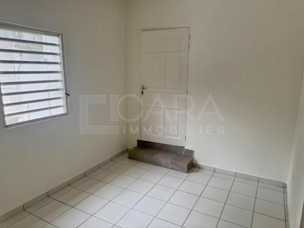 Location Appartement 4 Pièce(s) MATOURY (97351) 907 €