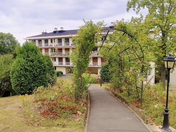 Chennevières-sur-Marne (94430) Appartement F4 avec 2 grands balcons, cave et place de parking