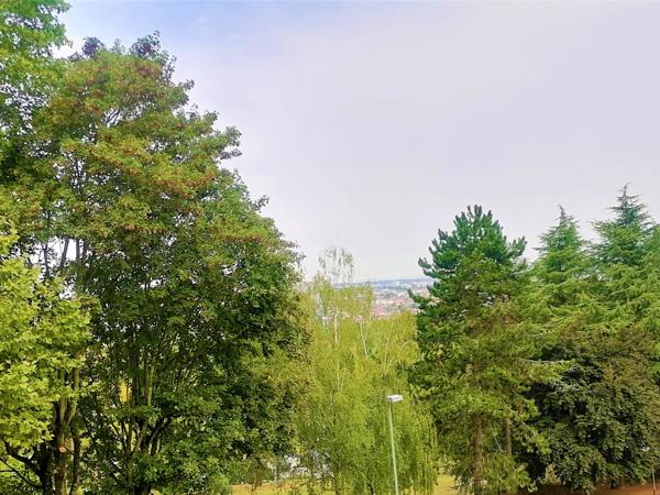 Chennevières-sur-Marne (94430) Appartement F4 avec 2 grands balcons, cave et place de parking