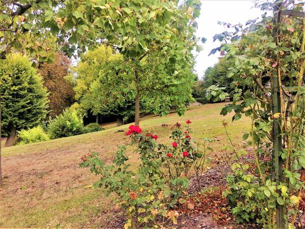 Chennevières-sur-Marne (94430) Appartement F4 avec 2 grands balcons, cave et place de parking