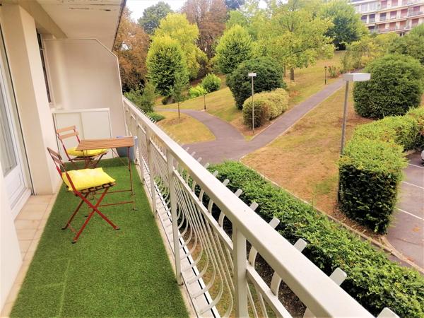 Chennevières-sur-Marne (94430) Appartement F4 avec 2 grands balcons, cave et place de parking