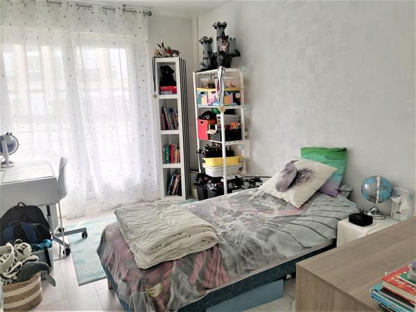 Chennevières-sur-Marne (94430) Appartement F4 avec 2 grands balcons, cave et place de parking