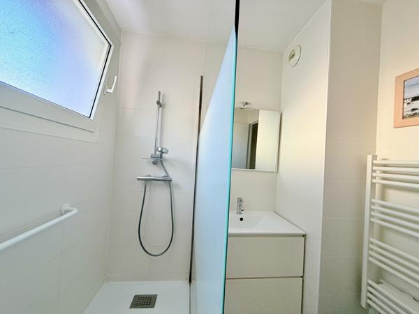 Appartement
         2 pièces
        - 45 m² 190 000 € *