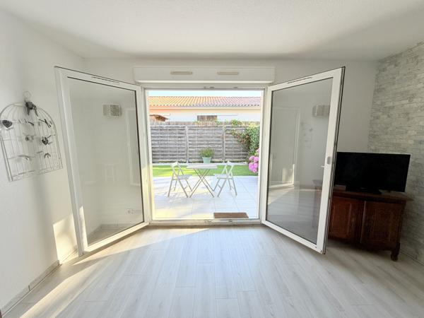Appartement
         2 pièces
        - 45 m² 190 000 € *