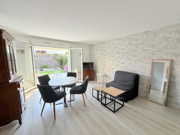 Appartement
         2 pièces
        - 45 m² 190 000 € *