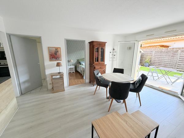 Appartement
         2 pièces
        - 45 m² 190 000 € *