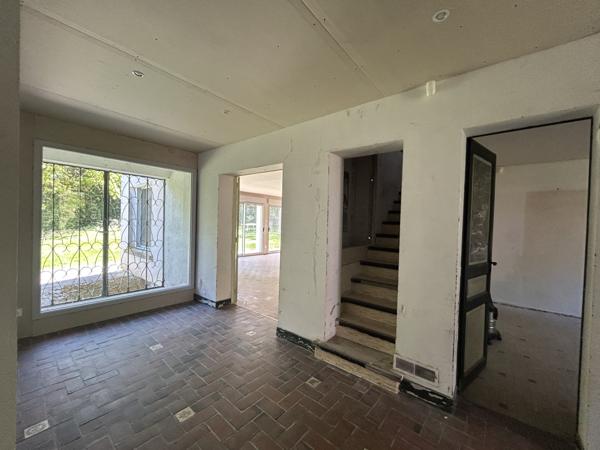 Maison sur un superbe terrain boisé et clos de plus d’un hectare proche du golf !! Julienne (16200)