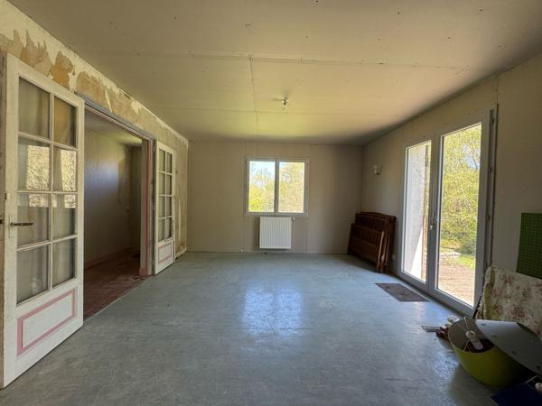 Maison sur un superbe terrain boisé et clos de plus d’un hectare proche du golf !! Julienne (16200)