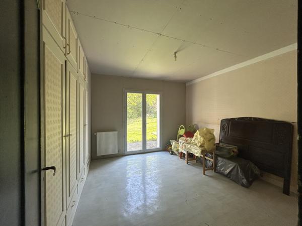 Maison sur un superbe terrain boisé et clos de plus d’un hectare proche du golf !! Julienne (16200)