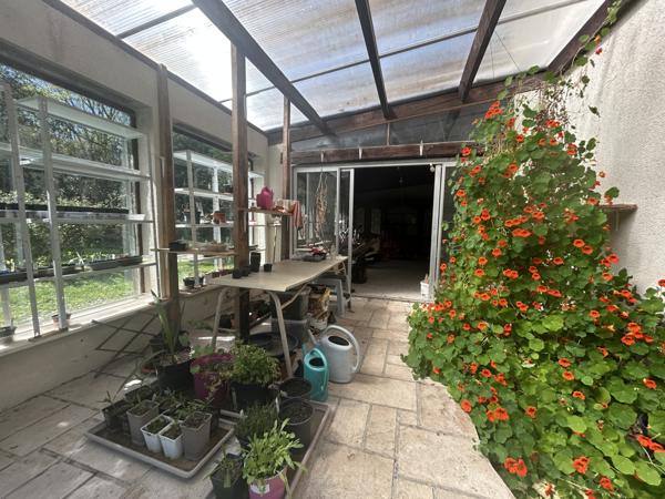 Maison sur un superbe terrain boisé et clos de plus d’un hectare proche du golf !! Julienne (16200)