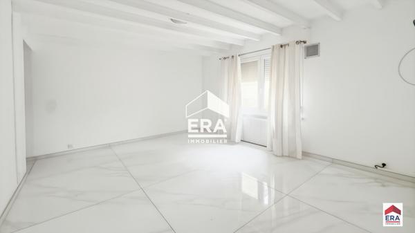Maison rénovée - 182 m² - 5 chambres - Garage - Jardin - Entrepôts