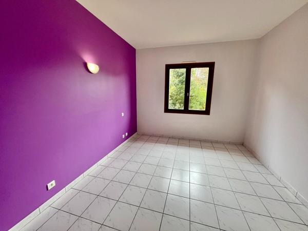 Maison avec dépendance, garage et terrain arboré