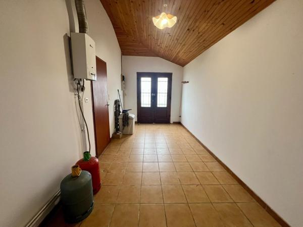 Maison avec dépendance, garage et terrain arboré