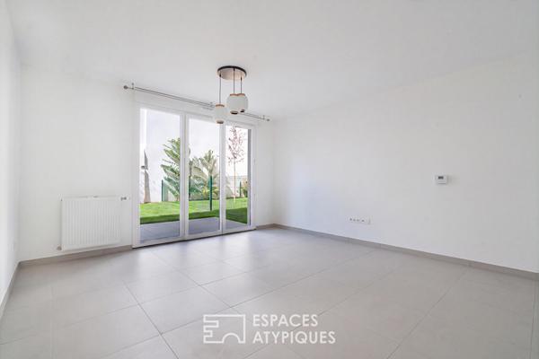 Maison neuve avec jardin