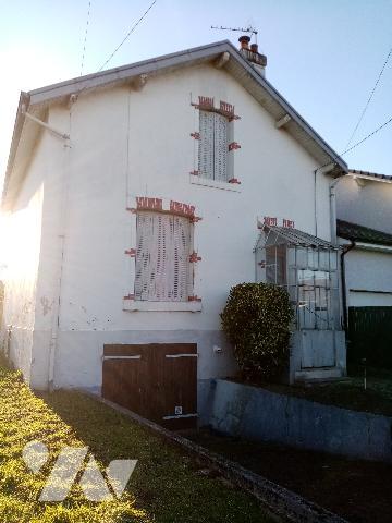 secteur Gohypré , zone d'habitation calme proche écoles, maison mitoyenne 1 côté terrain de 729 m²