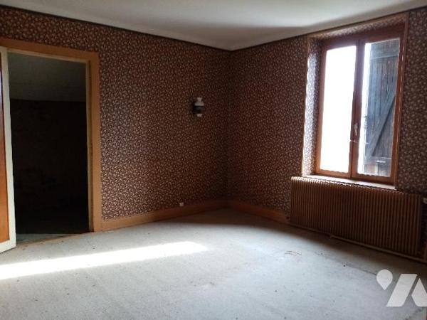 secteur Gohypré , zone d'habitation calme proche écoles, maison mitoyenne 1 côté terrain de 729 m²