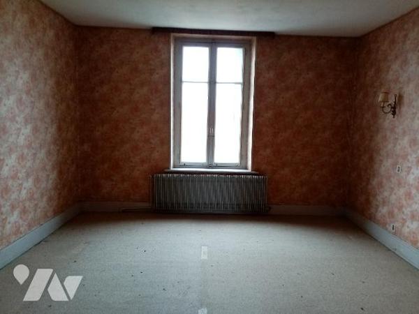 secteur Gohypré , zone d'habitation calme proche écoles, maison mitoyenne 1 côté terrain de 729 m²