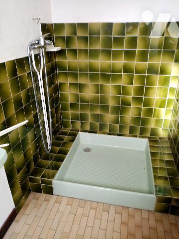 secteur Gohypré , zone d'habitation calme proche écoles, maison mitoyenne 1 côté terrain de 729 m²