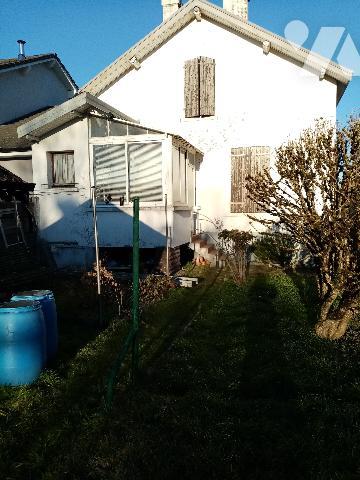 secteur Gohypré , zone d'habitation calme proche écoles, maison mitoyenne 1 côté terrain de 729 m²