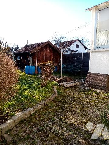 secteur Gohypré , zone d'habitation calme proche écoles, maison mitoyenne 1 côté terrain de 729 m²