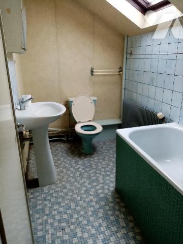 secteur Gohypré , zone d'habitation calme proche écoles, maison mitoyenne 1 côté terrain de 729 m²