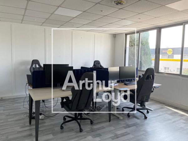 Bureaux à louer 121 m2 à Mauguio avec parkings privatifs