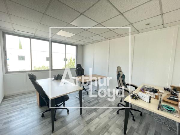 Bureaux à louer 121 m2 à Mauguio avec parkings privatifs