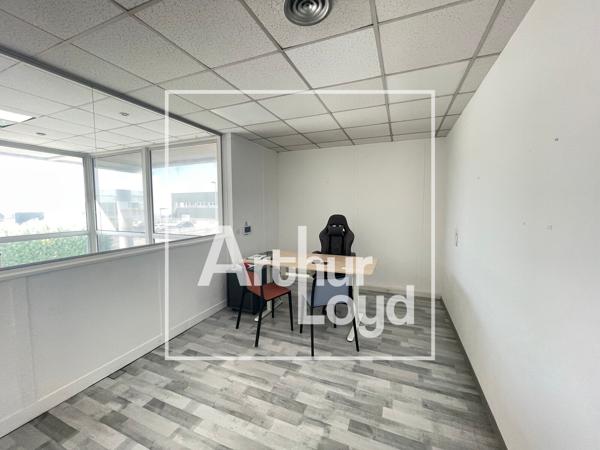 Bureaux à louer 121 m2 à Mauguio avec parkings privatifs