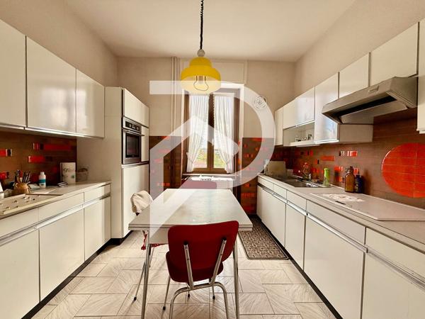 Immeuble 12 pièces 330 m2