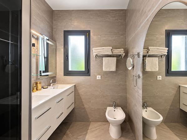 Maison Bastia Agliani 6 pièces174 m2 - terrain 1100 m2 - vue mer - piscine