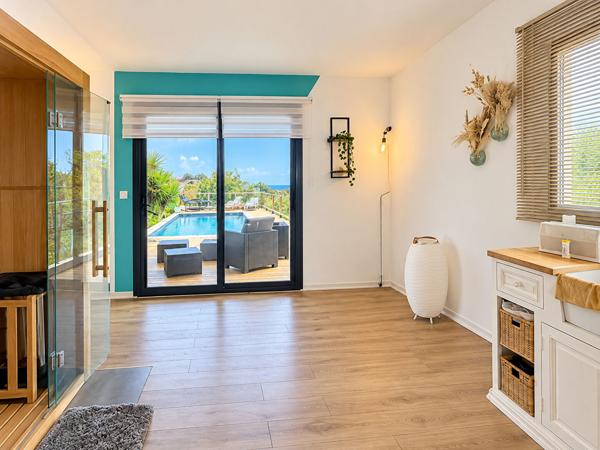 Maison Bastia Agliani 6 pièces174 m2 - terrain 1100 m2 - vue mer - piscine