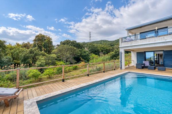 Maison Bastia Agliani 6 pièces174 m2 - terrain 1100 m2 - vue mer - piscine