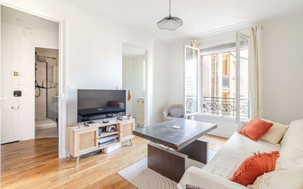 Appartement à vendre    2 pièces • 40,17 m2 Paris 16