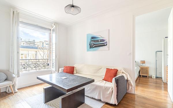 Appartement à vendre    2 pièces • 40,17 m2 Paris 16