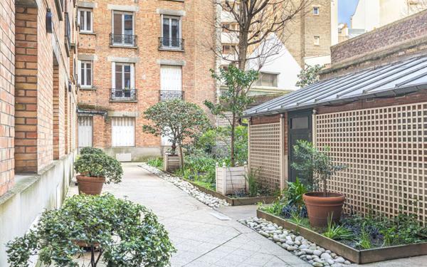 Appartement à vendre    2 pièces • 40,17 m2 Paris 16